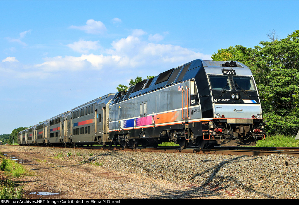 NJT 4514 on train 5526